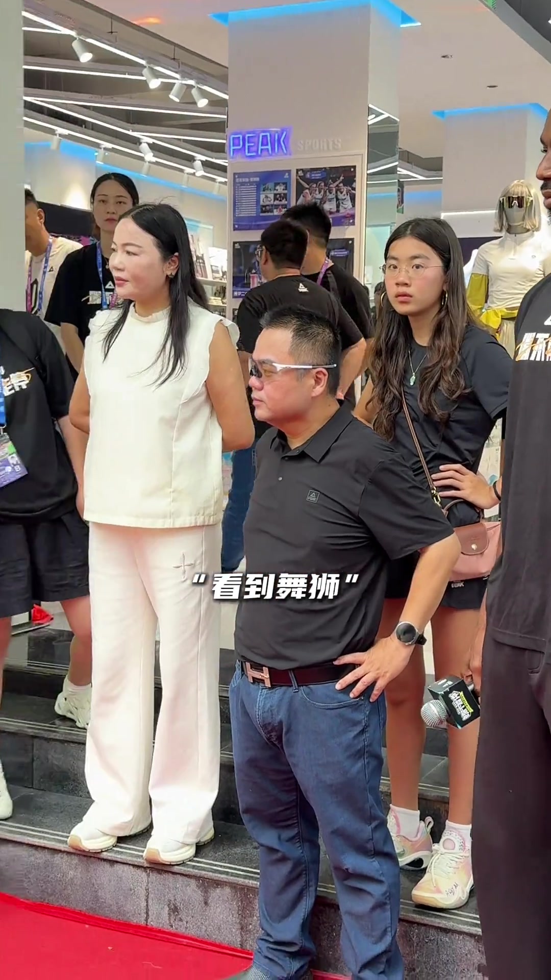 维金斯来到河南郑州 